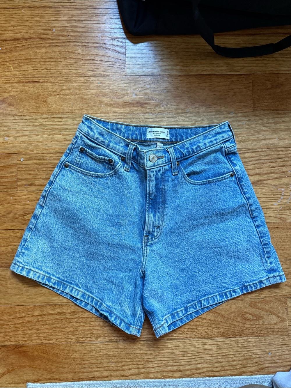 Abercrombie & Fitch Light Blue High-Rise Dad Shorts - Picture 3 of 5